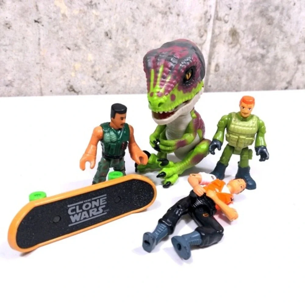 Action Figure‎ Lot Fingerlings Untamed T-Rex Star Wars Yoda Skateboard Lanard